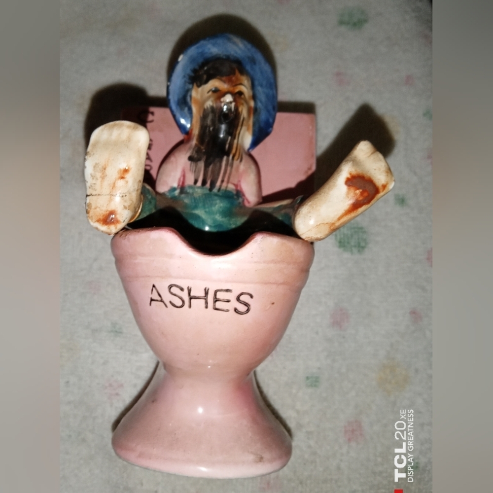 Vintage 1950s Betsons ceramic toilet ashtray with hillbilly and smokie cigarette